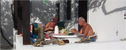 Bert en Dick op hun terrasje